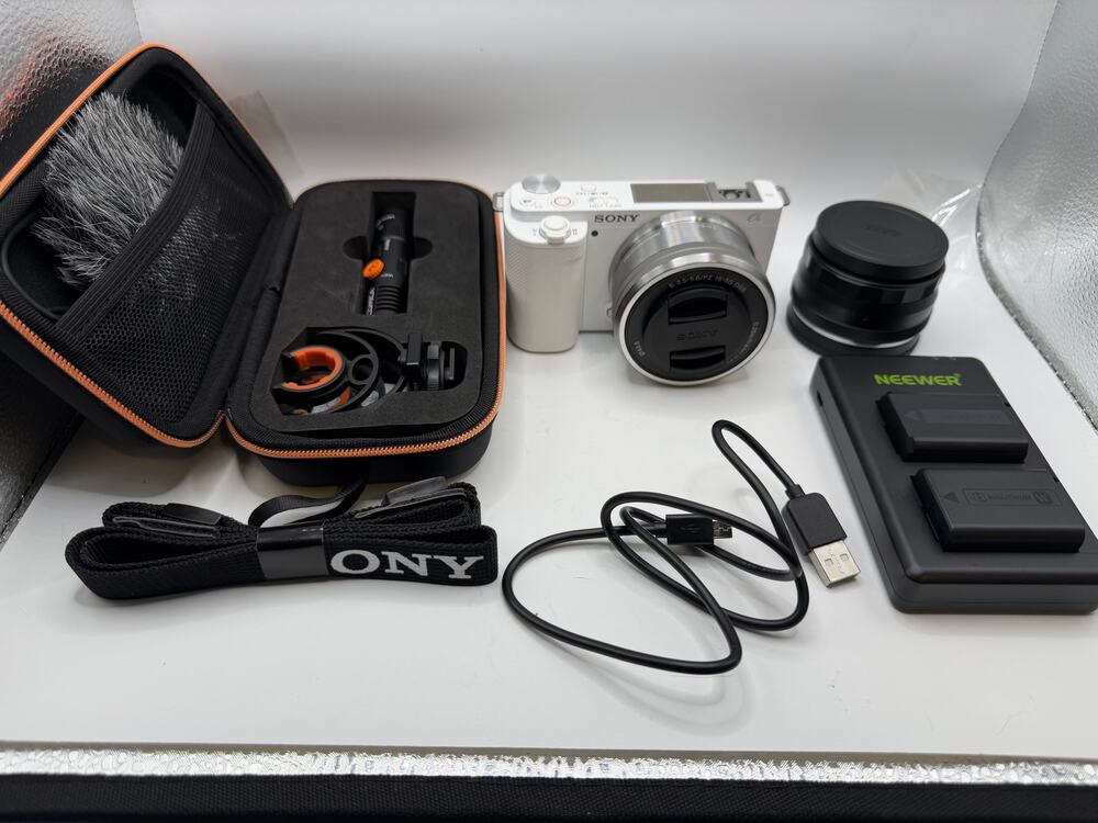 Sony ZV-E10 4K Camera 16-50mm Lens + Meike 35mm Mic Kit 238 Shutter Count